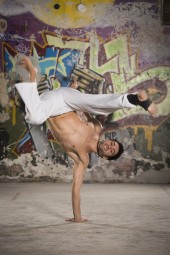 Capoeira kehittää lihaskuntoa ja kehonhallintaa