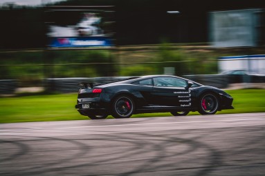 Musta Lamborghini 