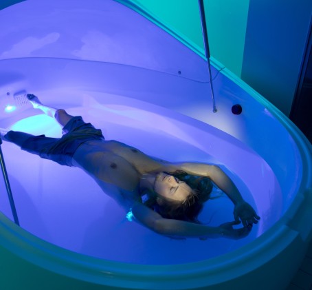 Rentoutuskellunta kahdelle Floatilla | Helsinki