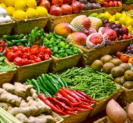 Konsultoiva vegaaniruoan kauppakäyntielämys