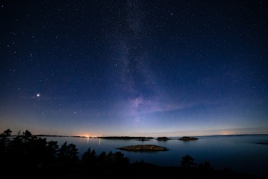 Tähtivalokuvausta rannikolla