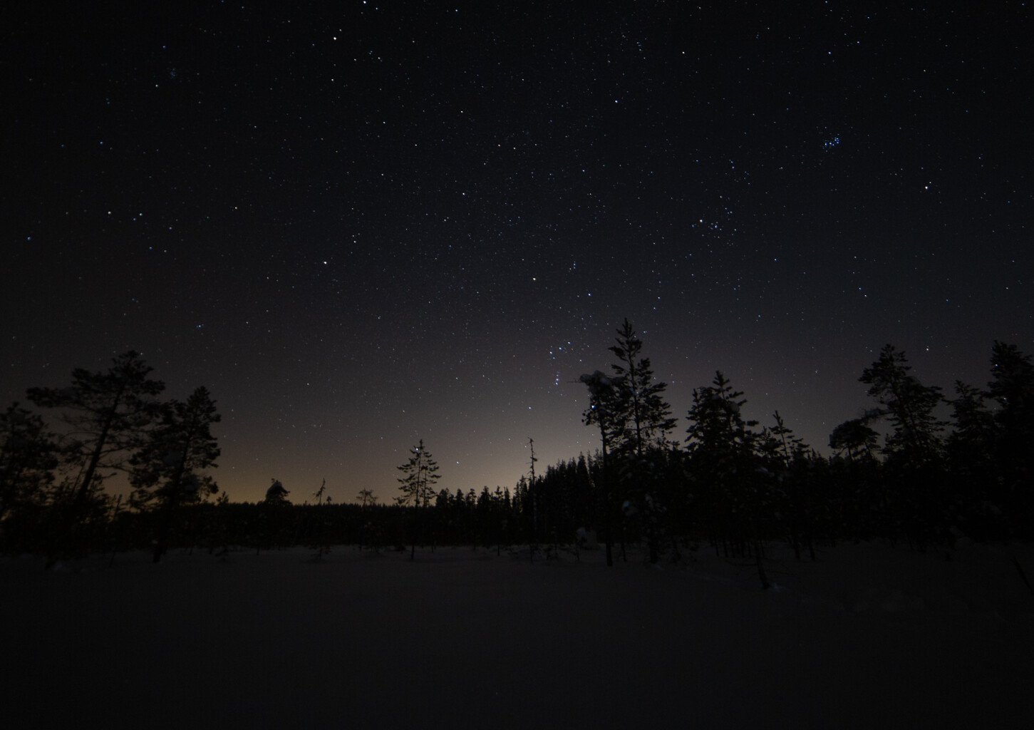 Tähtivalokuvausta Valkmusan kansallispuistossa neljälle