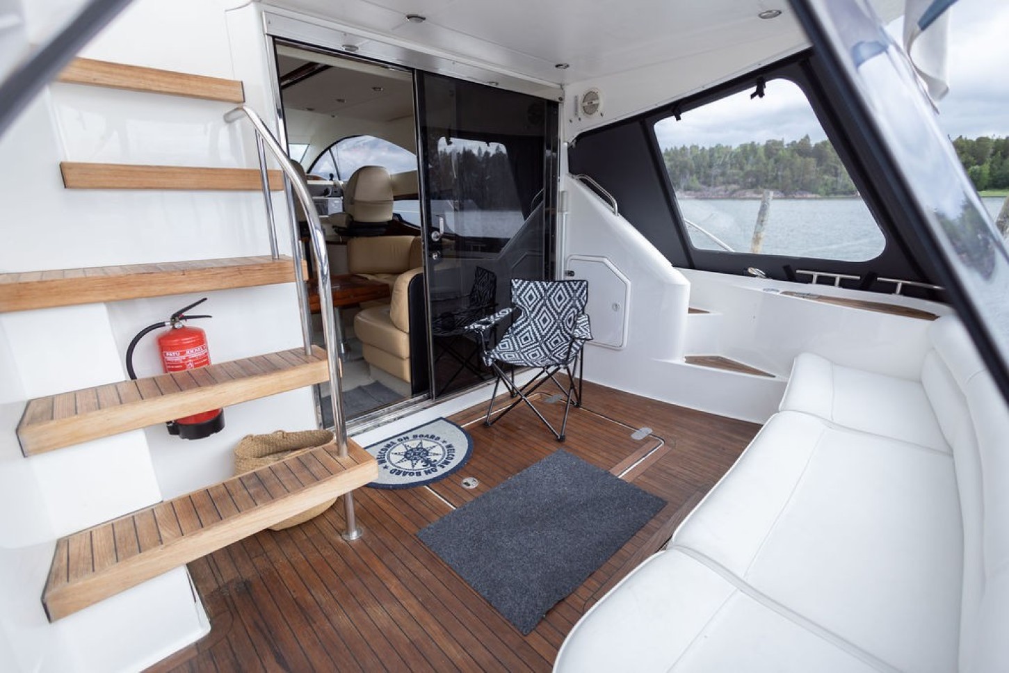 6 tunnin Fairline Phantom 43 -risteily 1-8:lle