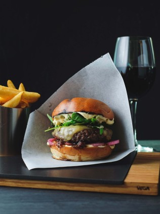 Ruokaelämys Burgers & Wine -ravintolassa 25 € | Helsinki