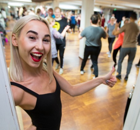 Salsan yksityistunti 1-4:lle Salsa Academyssä | Helsinki