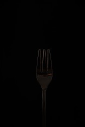 Dine in the Dark - Illallinen pimeässä