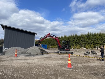 Kaivinkone-elämys Pajulan XL hiekkalaatikolla (30 min) | Järvenpää