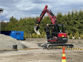 Kaivinkone-elämys Pajulan XL hiekkalaatikolla (30 min) | Järvenpää