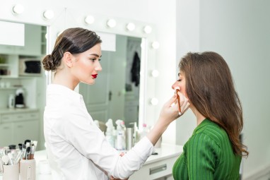 Henkilökohtainen meikkiopastus
