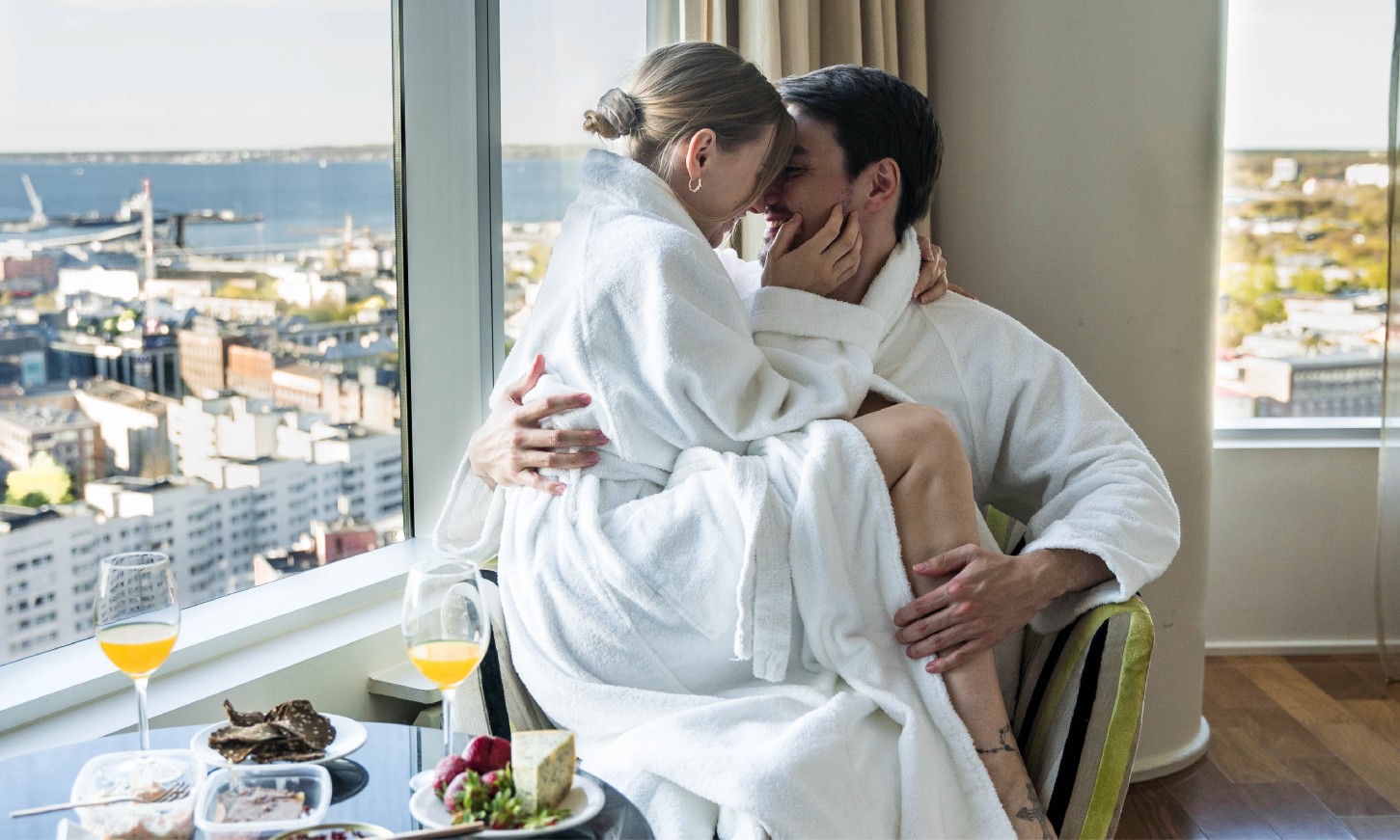 1 yön rentoutuspaketti Swiss Advantage King -huoneessa hotelli Swissôtel Tallinnassa kahdelle | Viro