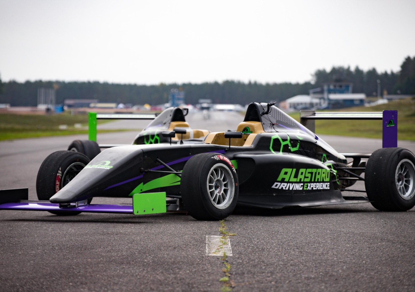 Formula- ja kilpa-autopaketti kilparadalla | Alastaro