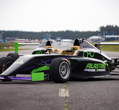 Formula- ja kilpa-autopaketti kilparadalla | Alastaro