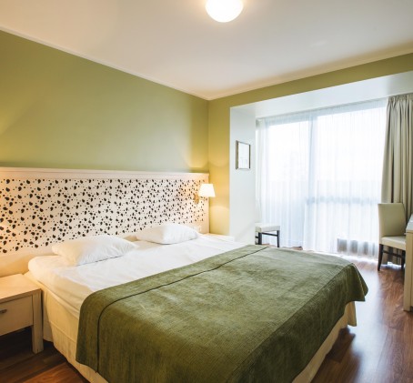 Kevät- ja syyskauden majoitus Standard-huoneessa kahdelle (2 yötä) - Hotel Jurmala Spa | Latvia