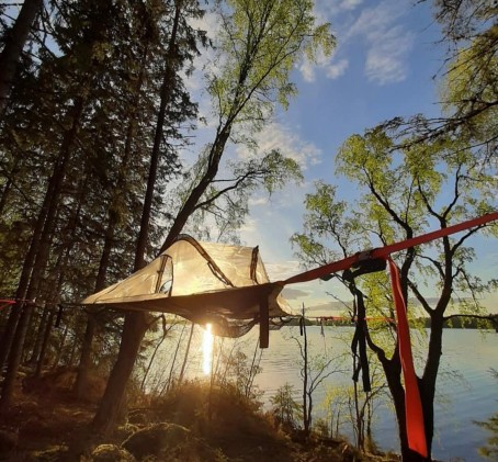 Tentsile-majoitus kahdelle | Akaa