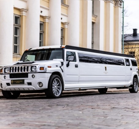Hummer H2 -limusiinikyyditys 60 min 1-8:lle | Helsinki