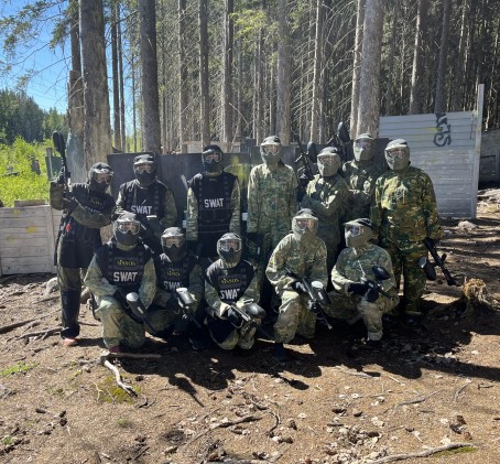 Paintball pelitapahtuma 10 pelaajalle metsäkentällä | Espoo