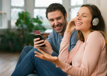 Kustomoitu biisi + A4 juliste digitaalisella kuvalla | Online