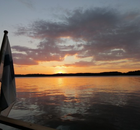 Houseboat Lohjan Helmi - 1vrk yöpyminen sesonkiajan ulkopuolella | Lohja