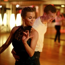 Salsa tai Bachata -ryhmätunti - Salsa Academy | Helsinki