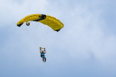 Laskuvarjohypyn alkeiskurssi | Utti 