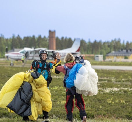 Laskuvarjohypyn alkeiskurssi | Utti