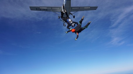 Laskuvarjohypyn alkeiskurssi | Utti 