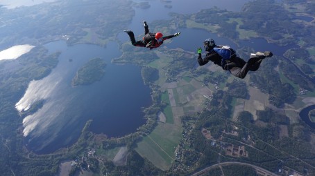 Laskuvarjohypyn alkeiskurssi | Utti 