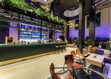 Viinimaistelu kahdelle Gilletissä | Helsinki