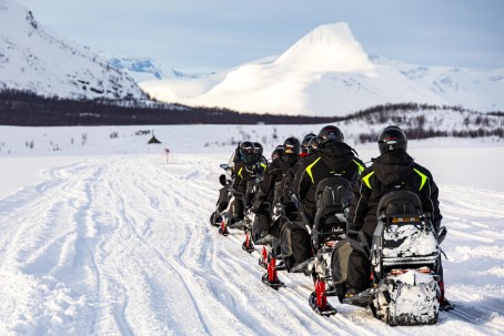 Kolmen valtakunnan rajapyykki 2hlö | Kilpisjärvi
