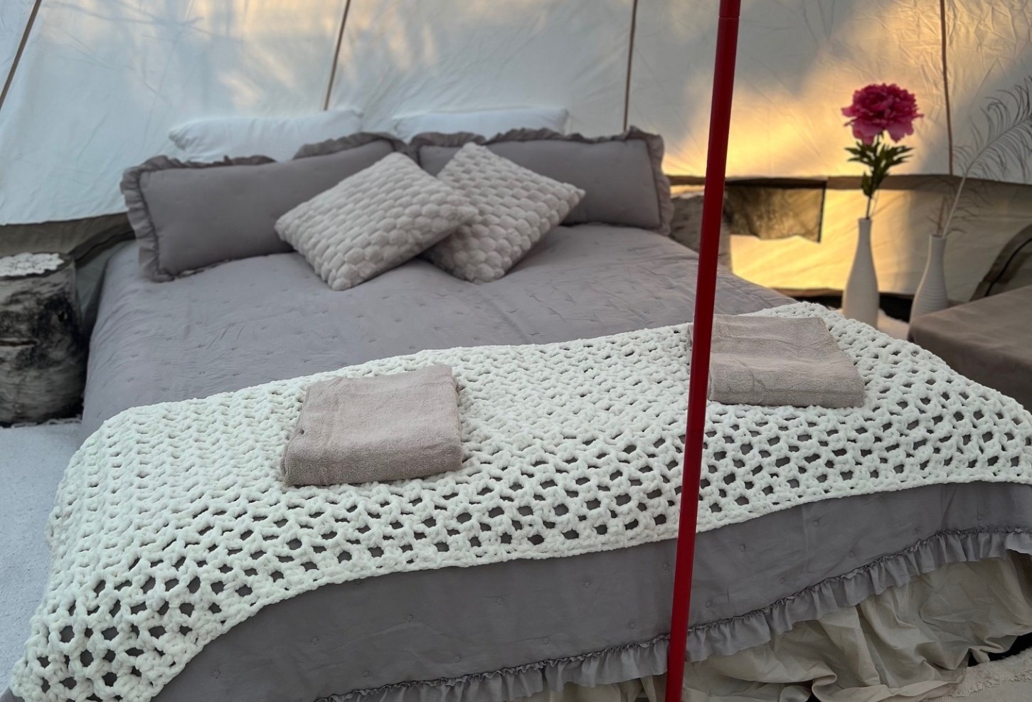 Majoitus Glamping-teltassa eläinten ympäröimänä 2 yöksi kahdelle | Kokkola