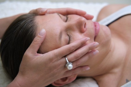 Access Facelift® – Rentouttava kasvojen ja kehon energiahoito hoito | Tampere