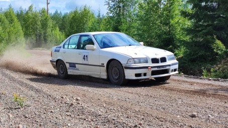 Rallikyyditys kahdelle Tammela
